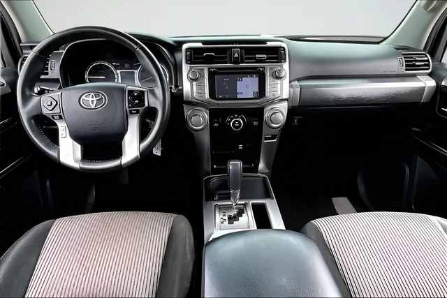 Used 2016 White Toyota SR5 image 7