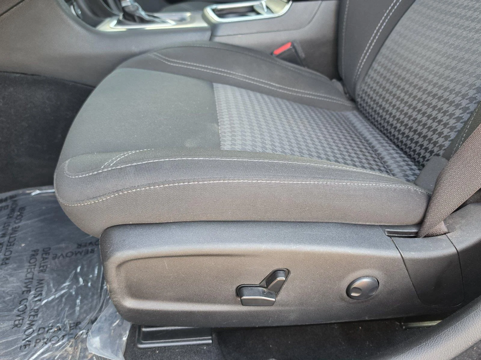 Used 2023  Dodge SXT image 15