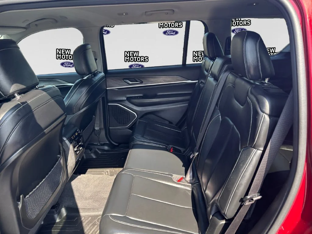 Used 2021 Velvet Jeep Limited image 14