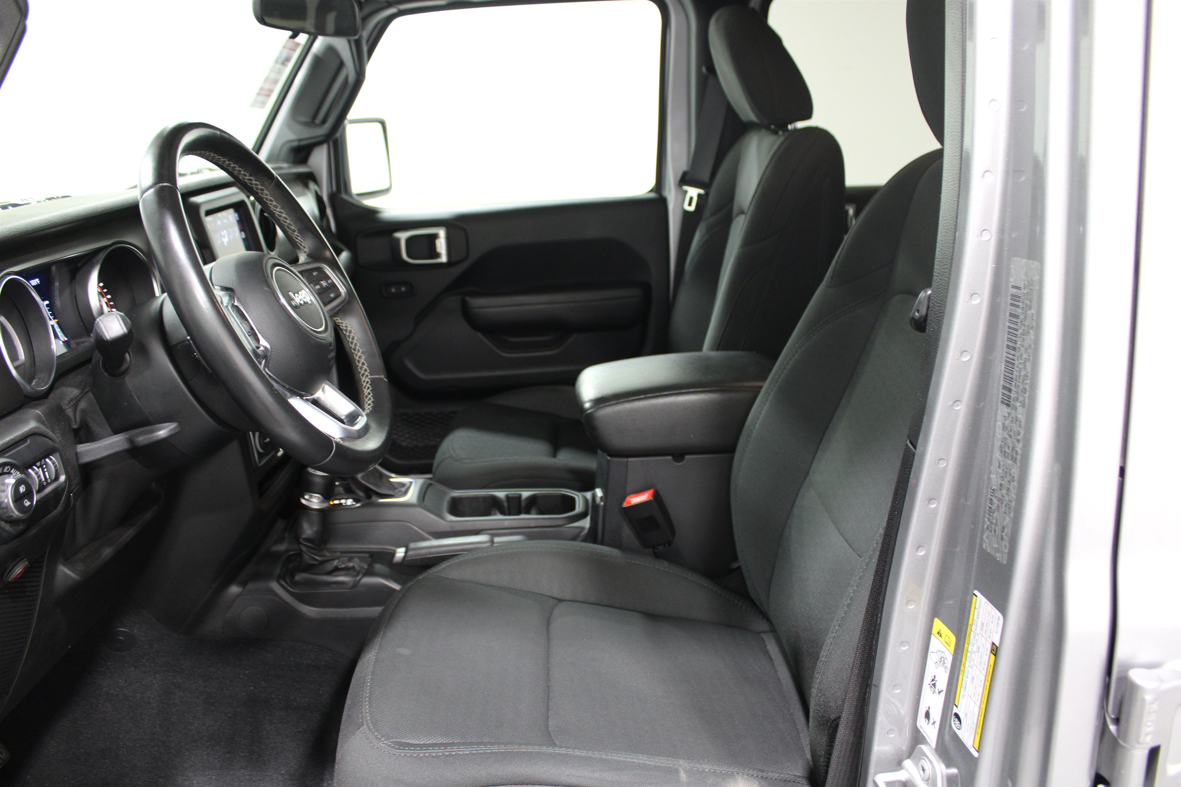 Used 2020 Billet Silver Metallic Clearcoat Jeep Sport S image 3