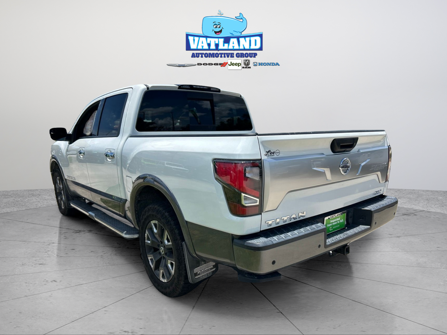 Used 2021 White Nissan Platinum Reserve image 3