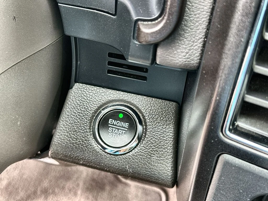 Used 2019 White Platinum Metallic Tri-Coat Ford Limited image 17