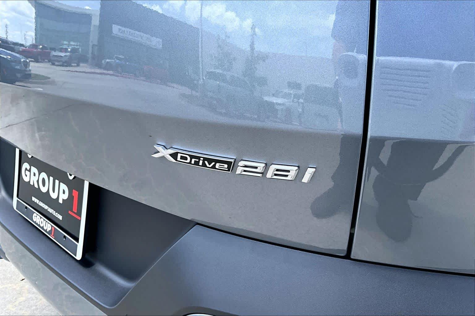 Used 2026 Skyscraper Grey Metallic BMW xDrive28i image 9