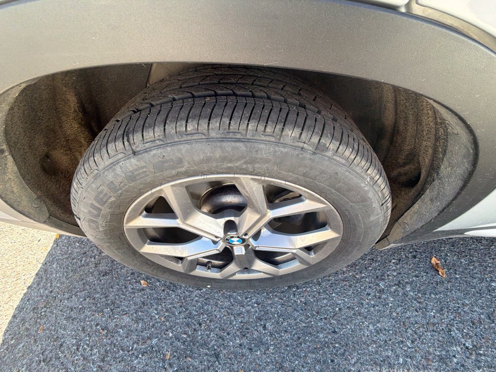 Used 2021 Silver BMW xDrive30i image 5