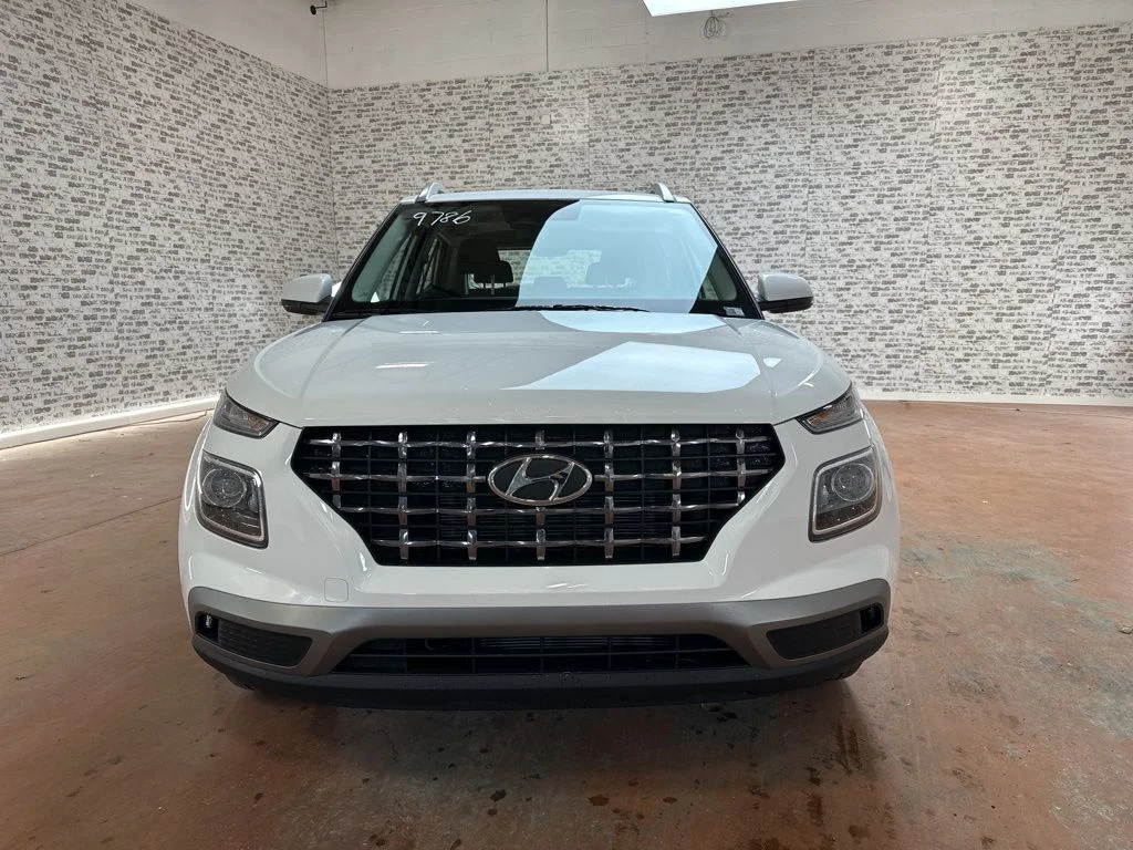 New 2026 Lunar White W/Black Roof Hyundai SEL image 4