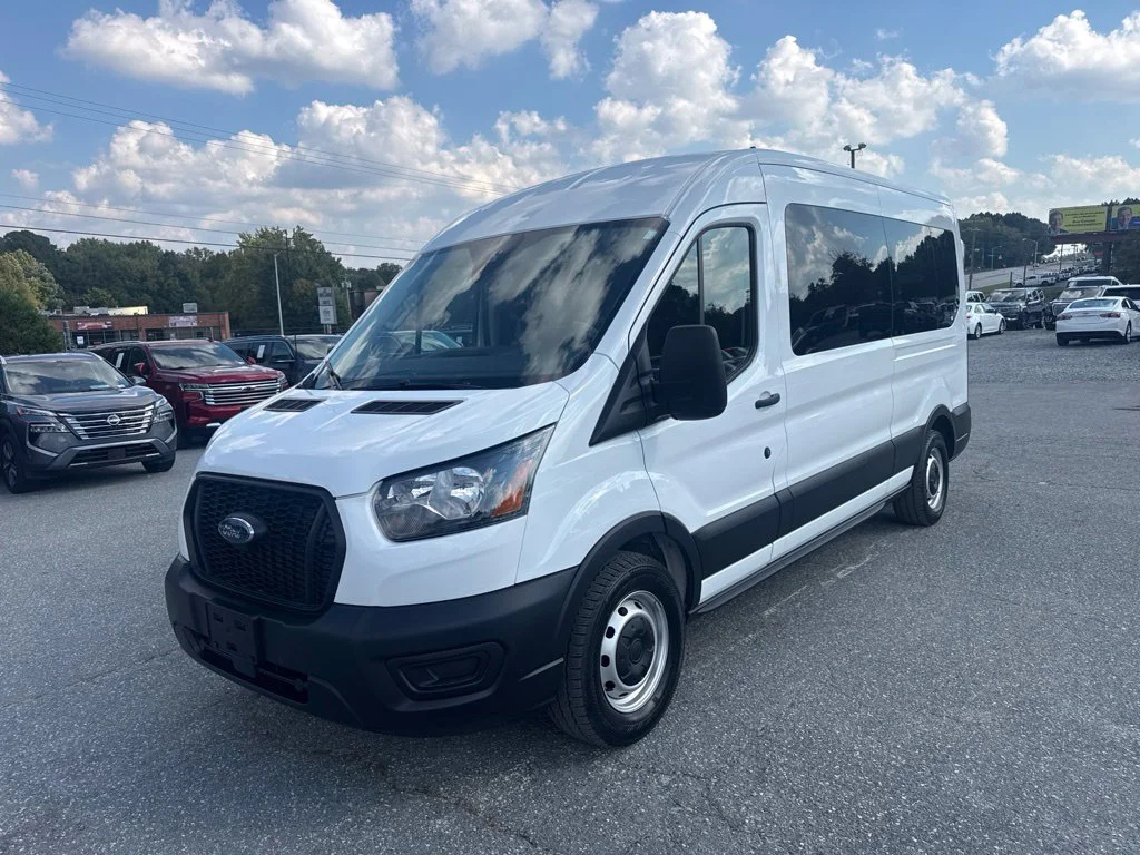 Used 2023 White Ford XL image 1