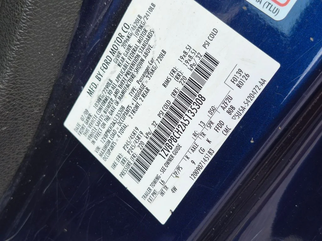 Used 2010  Ford GT Premium image 20