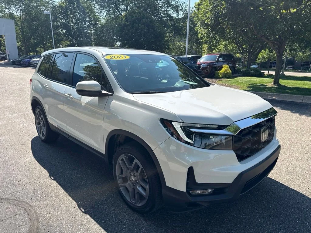 Certified Used 2023 Platinum White Honda EX-L image 6