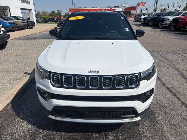 Used 2024 White/off-white Jeep Limited image 8