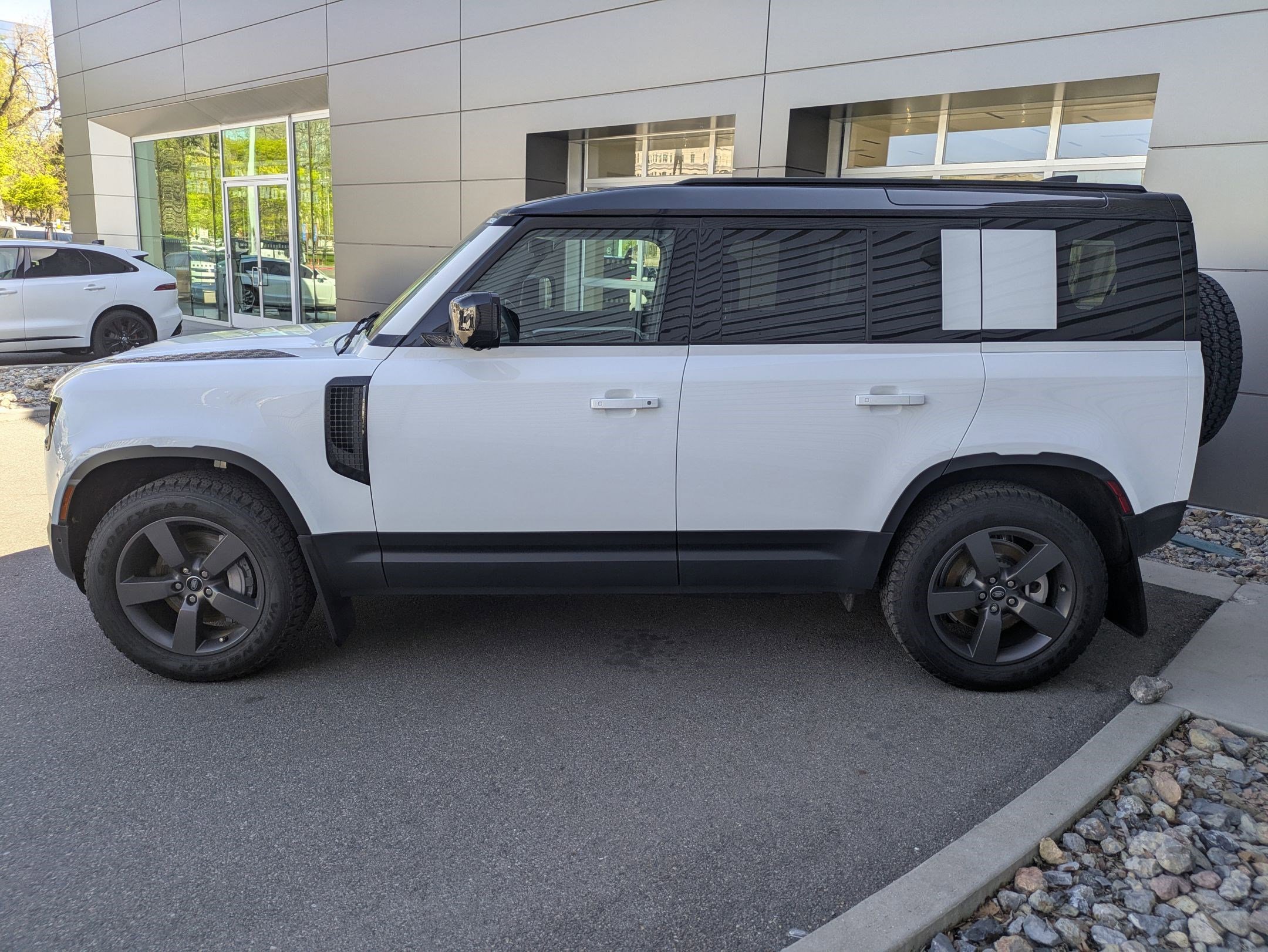 Used 2025 Fuji White Land Rover 110 P300 S image 8