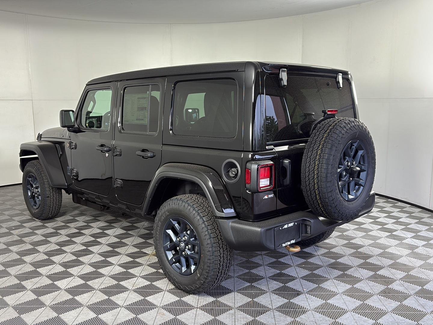 New 2026 Black Clear-Coat Exterior Paint Jeep 85th Anniversary image 6