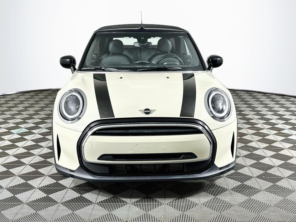Used 2022 Pepper White MINI Signature image 2