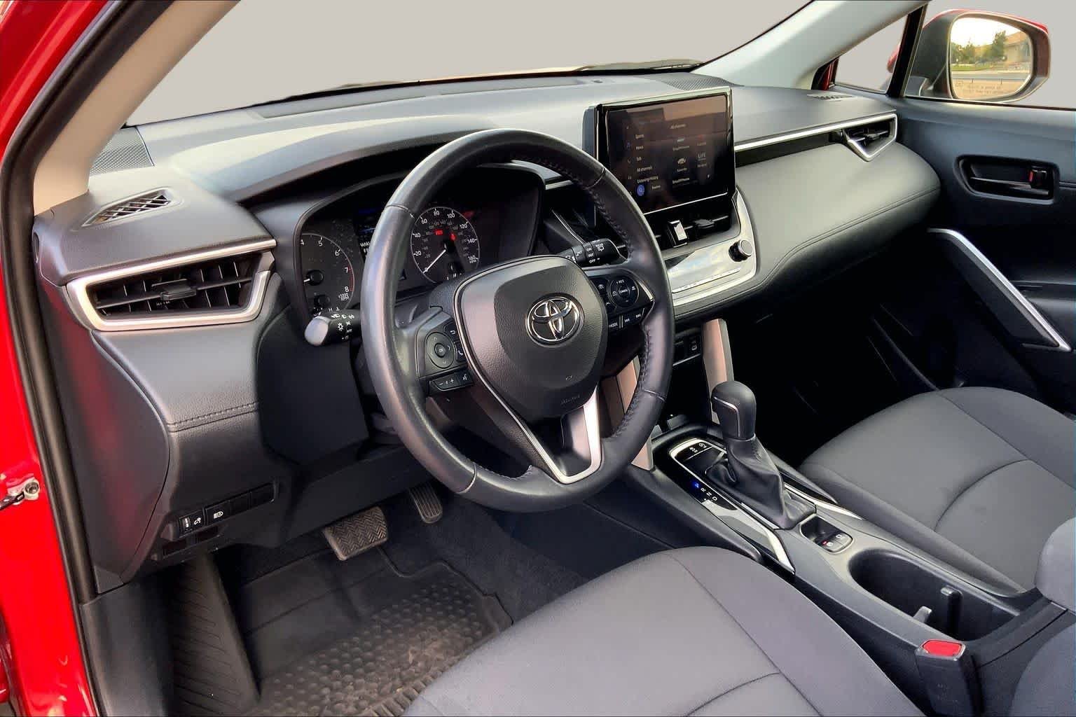 2024 Toyota Corolla Cross LE - Photo 18