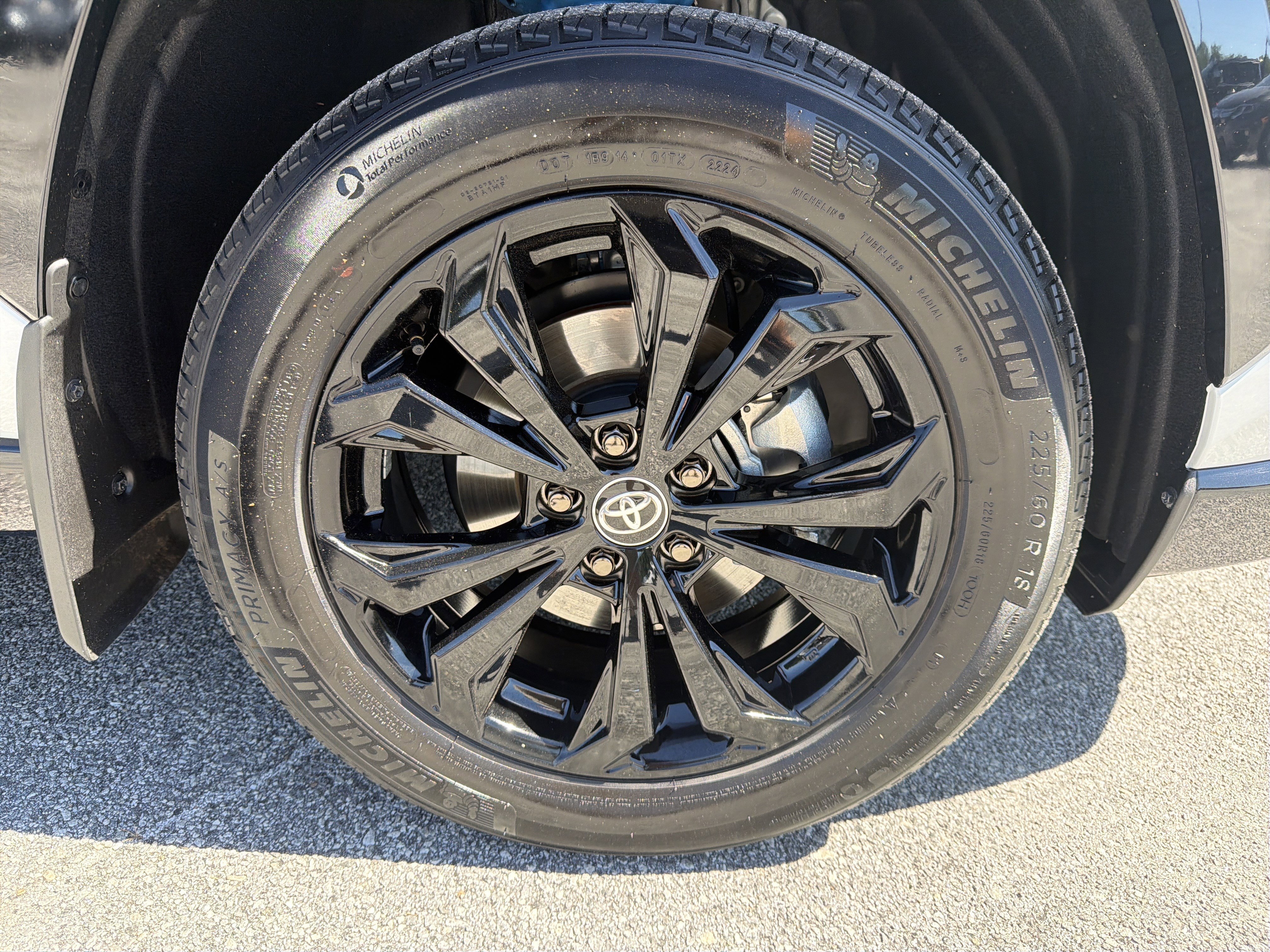 2024 Toyota RAV4 XSE - Photo 12
