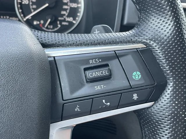 Used 2024 White Mitsubishi SE image 22