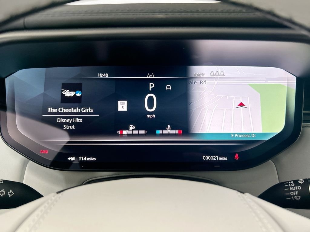 New 2026 Carpathian Grey Land Rover Dynamic SE image 33