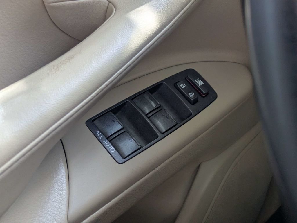 Used 2009 Black Lexus 570 image 24