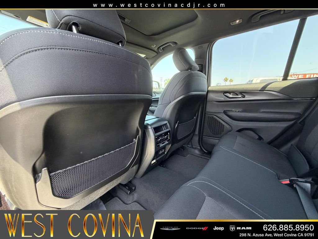 New 2026 Silver Zynith Exterior Paint Jeep Laredo X image 20