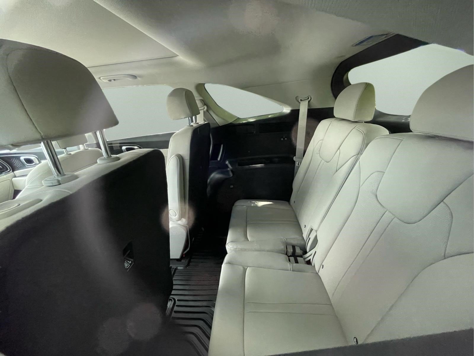 Used 2025 Snow White Pearl Kia EX image 25