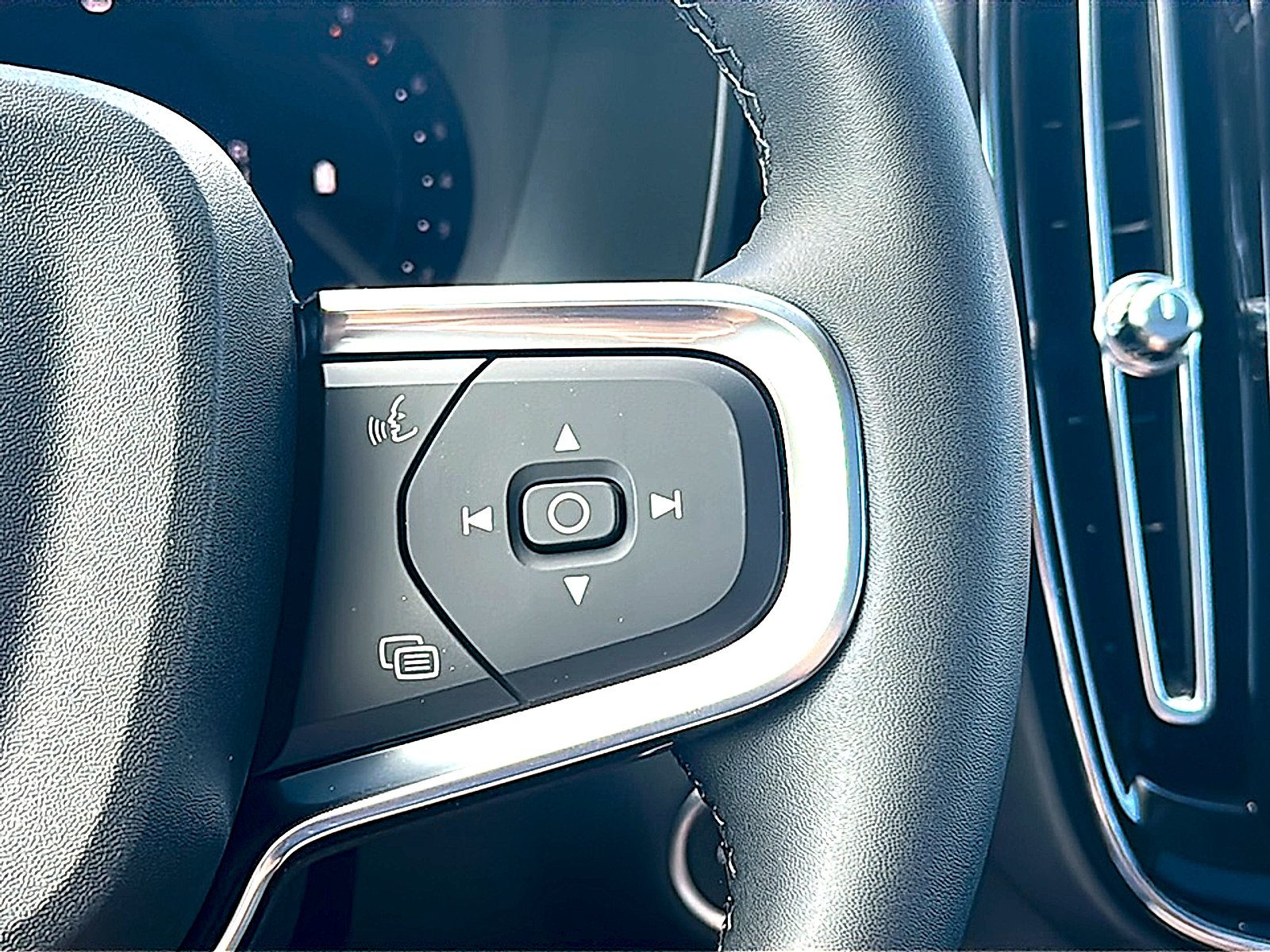 New 2026 Aurora Silver Volvo Plus image 19