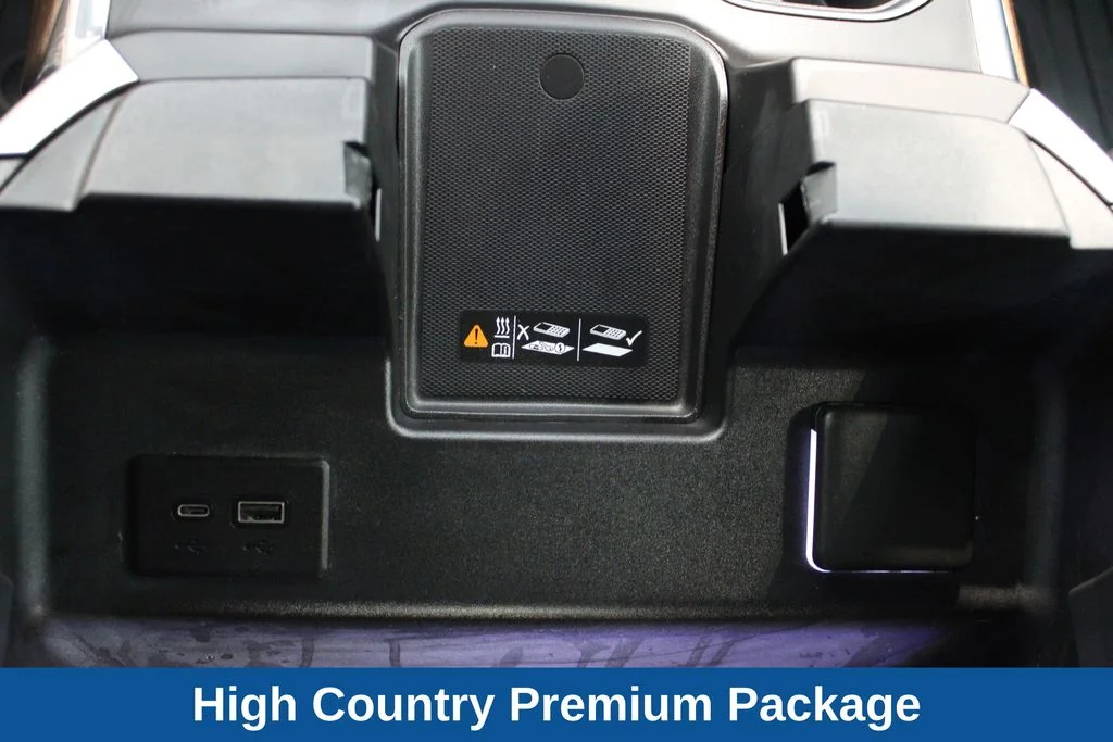 Used 2024 Pearl Chevrolet High Country image 21