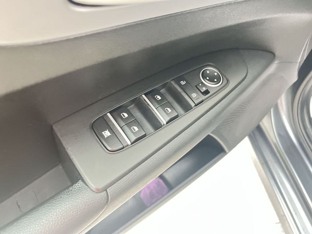 Used 2022 Gray Kia FE image 17