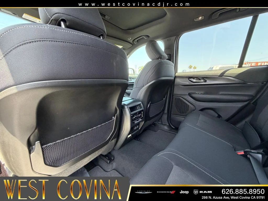 New 2026 Silver Zynith Jeep Laredo X image 20