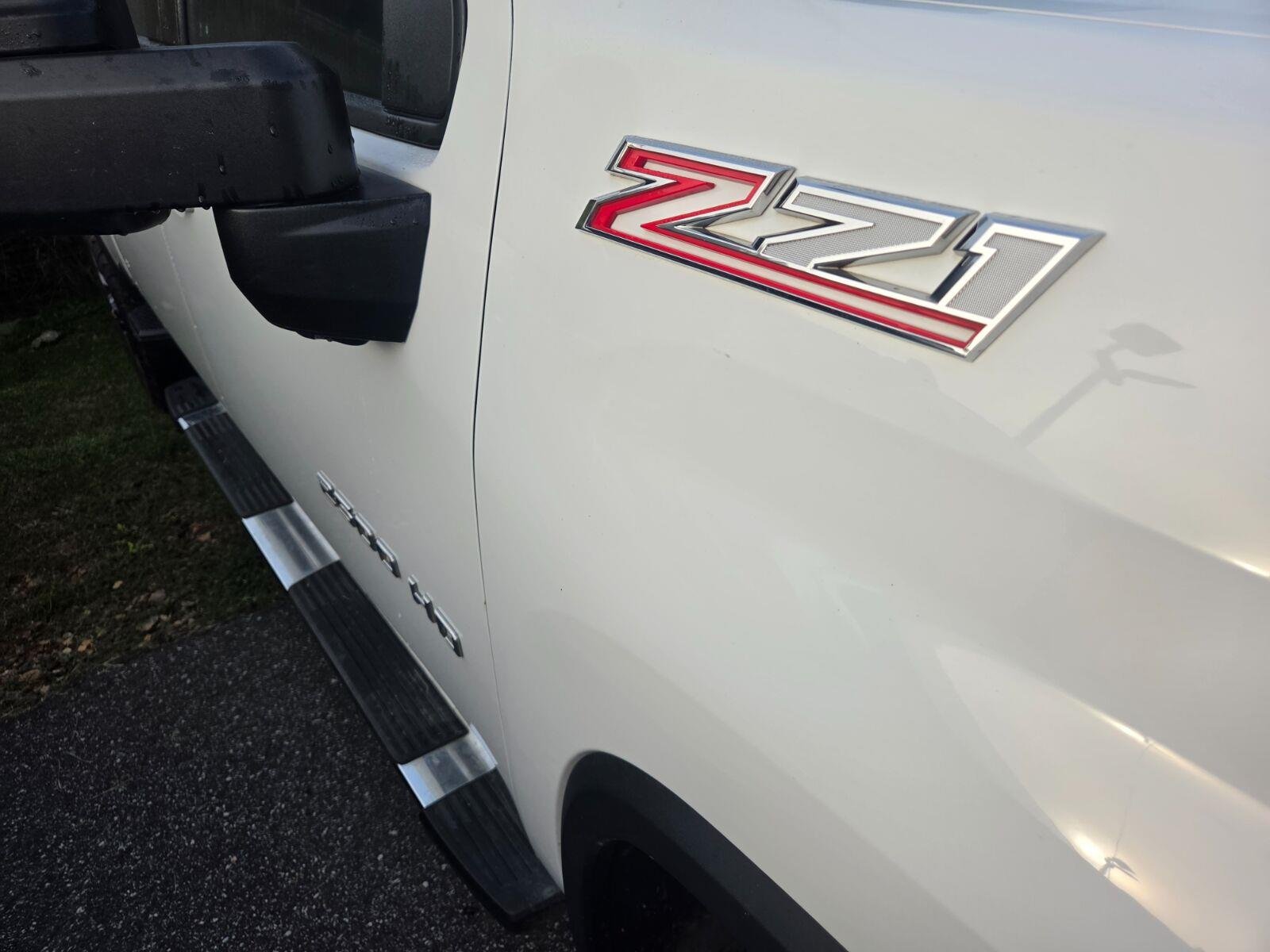 Used 2022 SUMMIT WHITE Chevrolet LT image 6