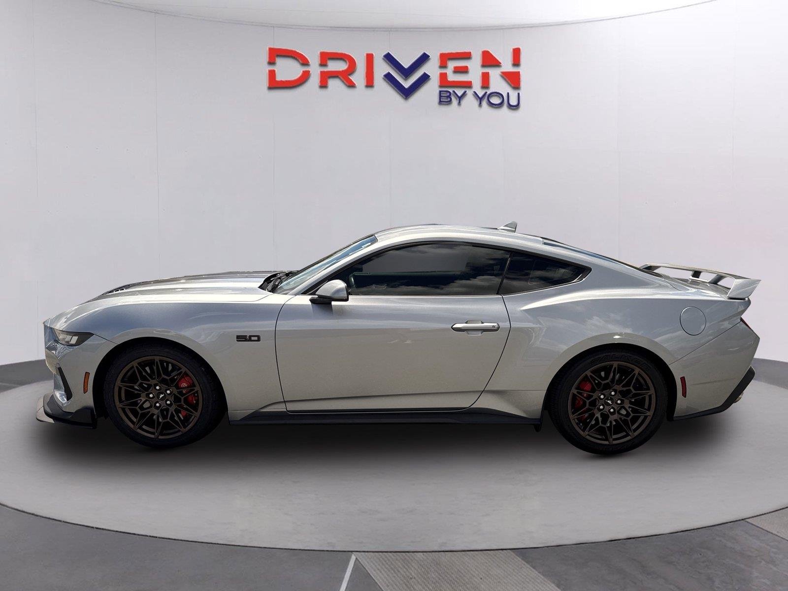 Used 2024 Iconic Silver Ford GT Premium image 7