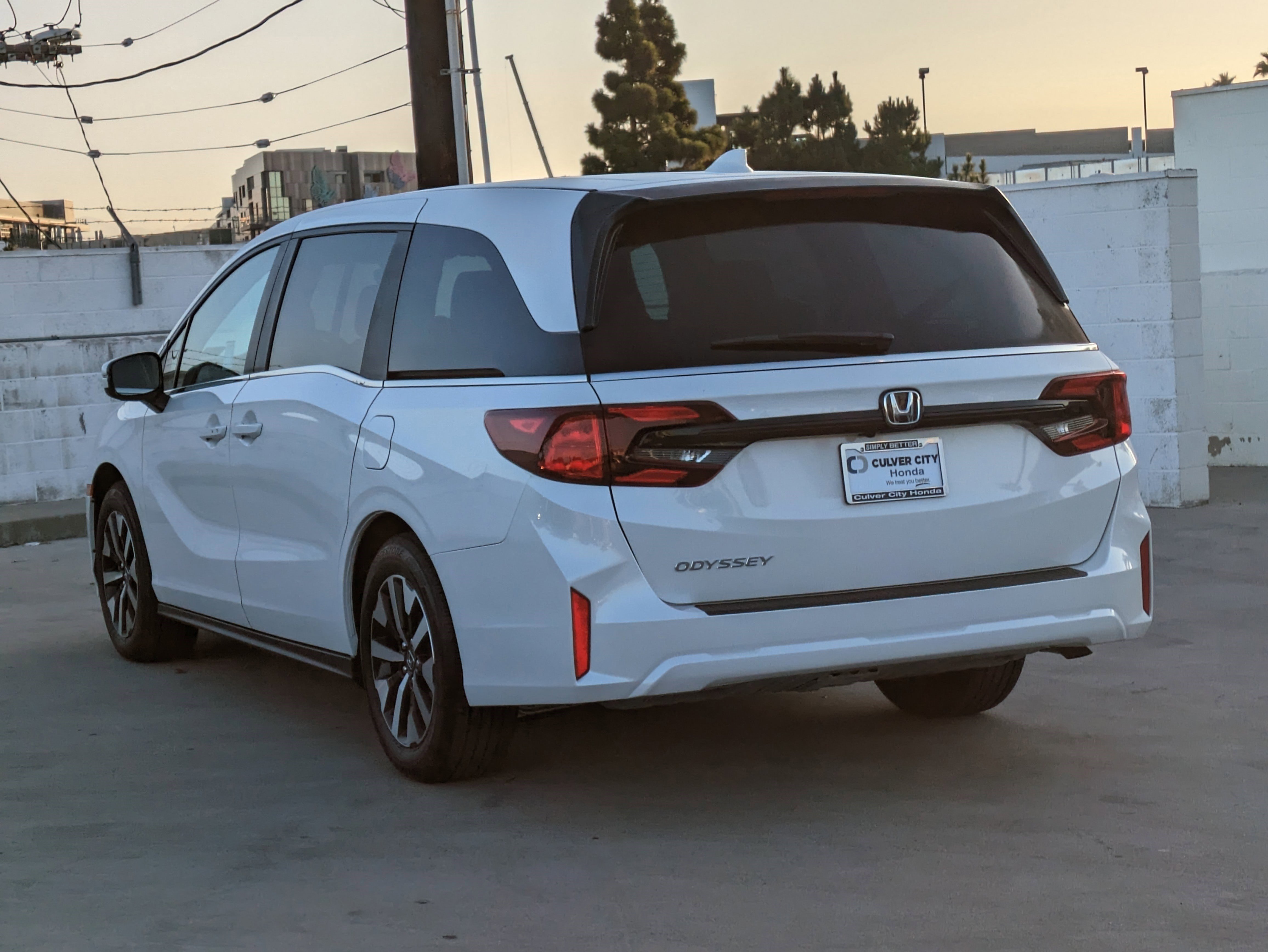 New 2026 Platinum White Pearl Honda EX-L image 5
