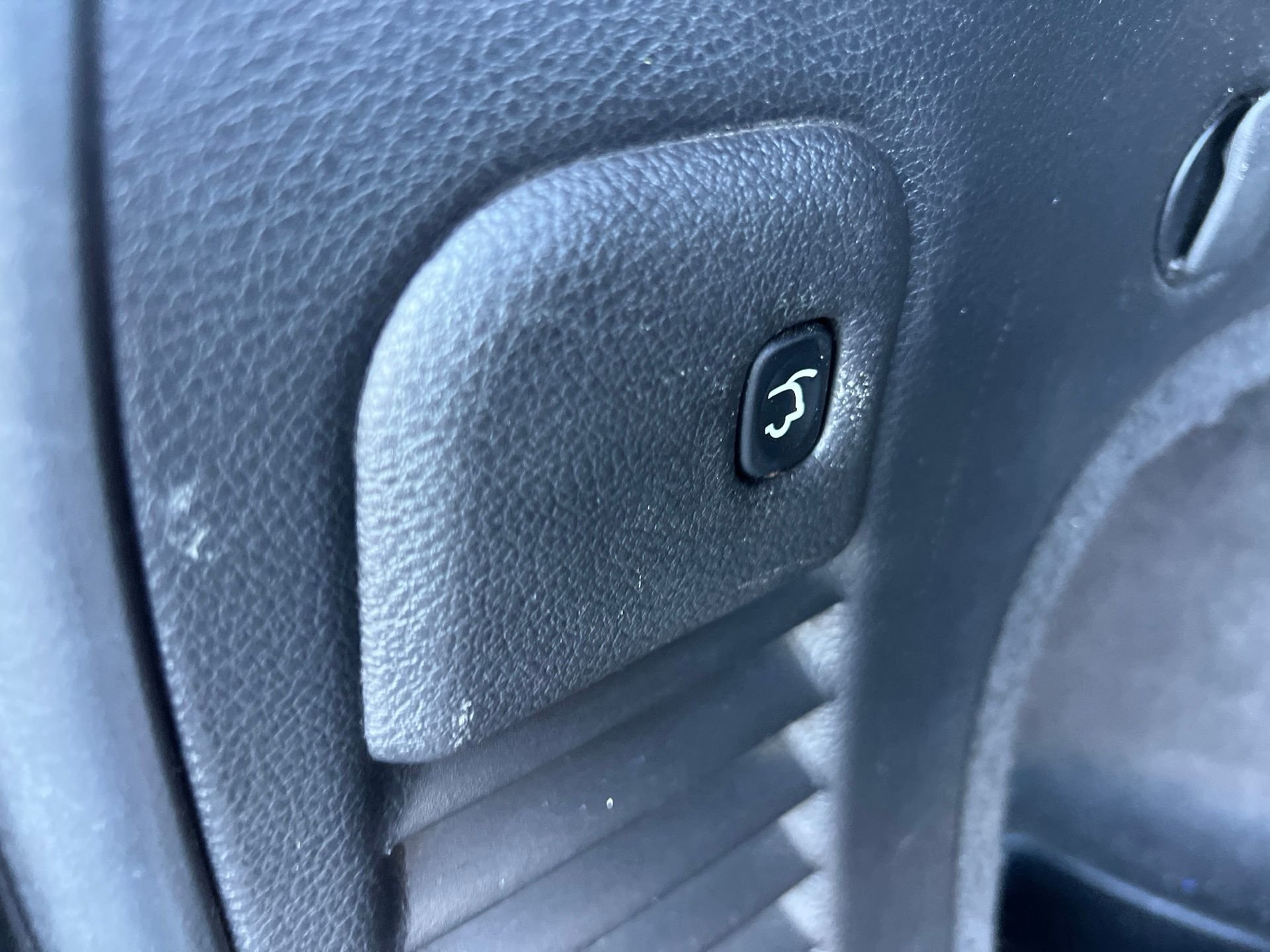 Used 2019 Blue Jeep Limited image 16