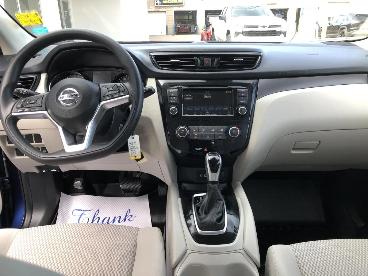Used 2023 Blue Nissan AWD S CVT image 16