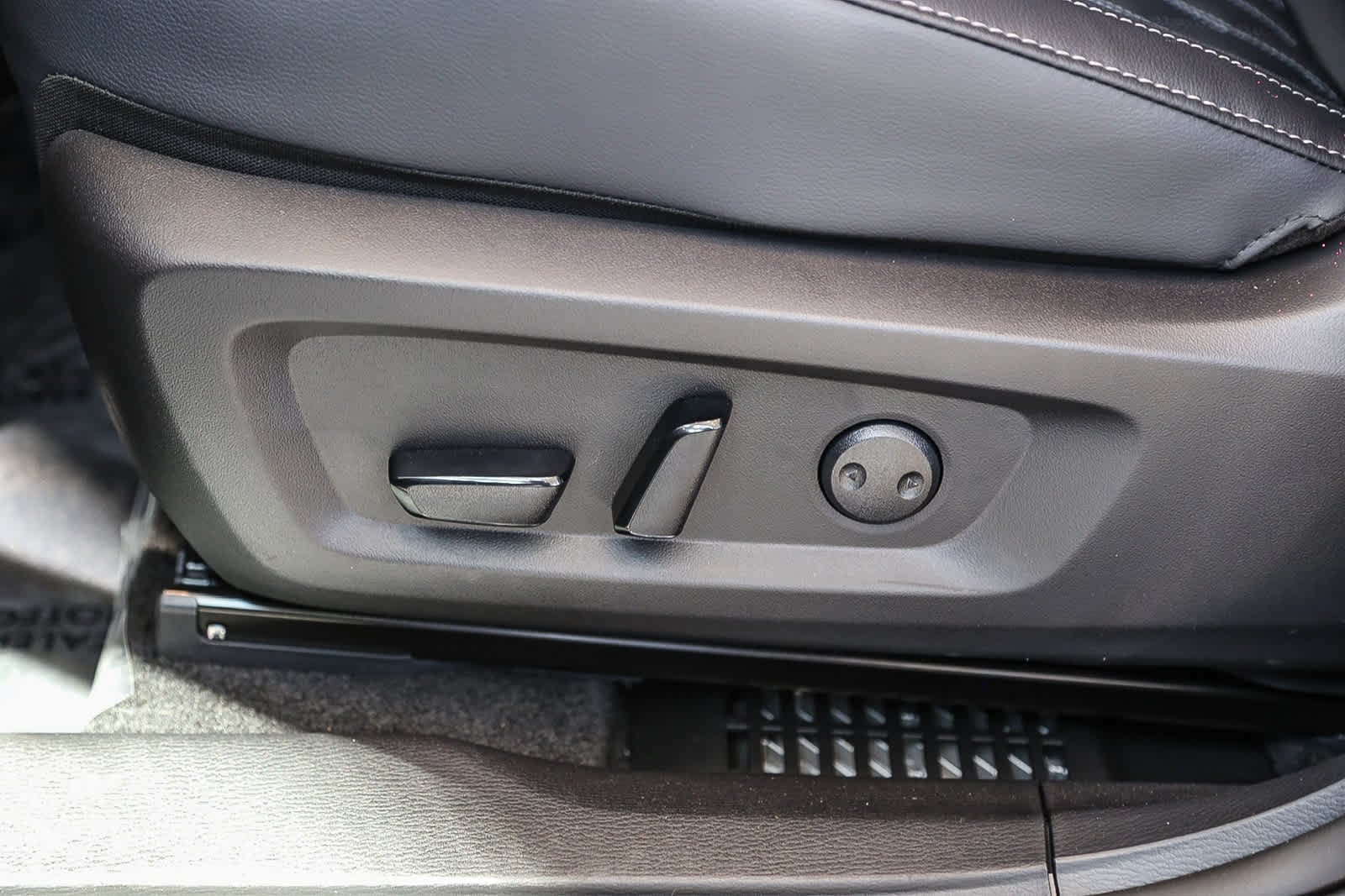 New 2026 Moonrock Gray Nissan Platinum image 25