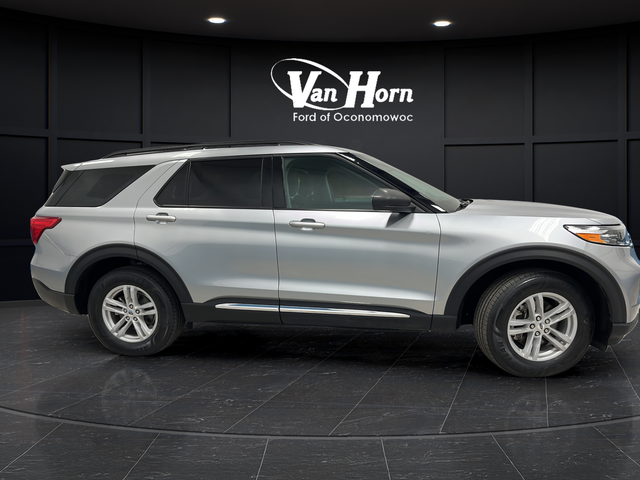 Used 2024 Iconic Silver Metallic Ford XLT image 8