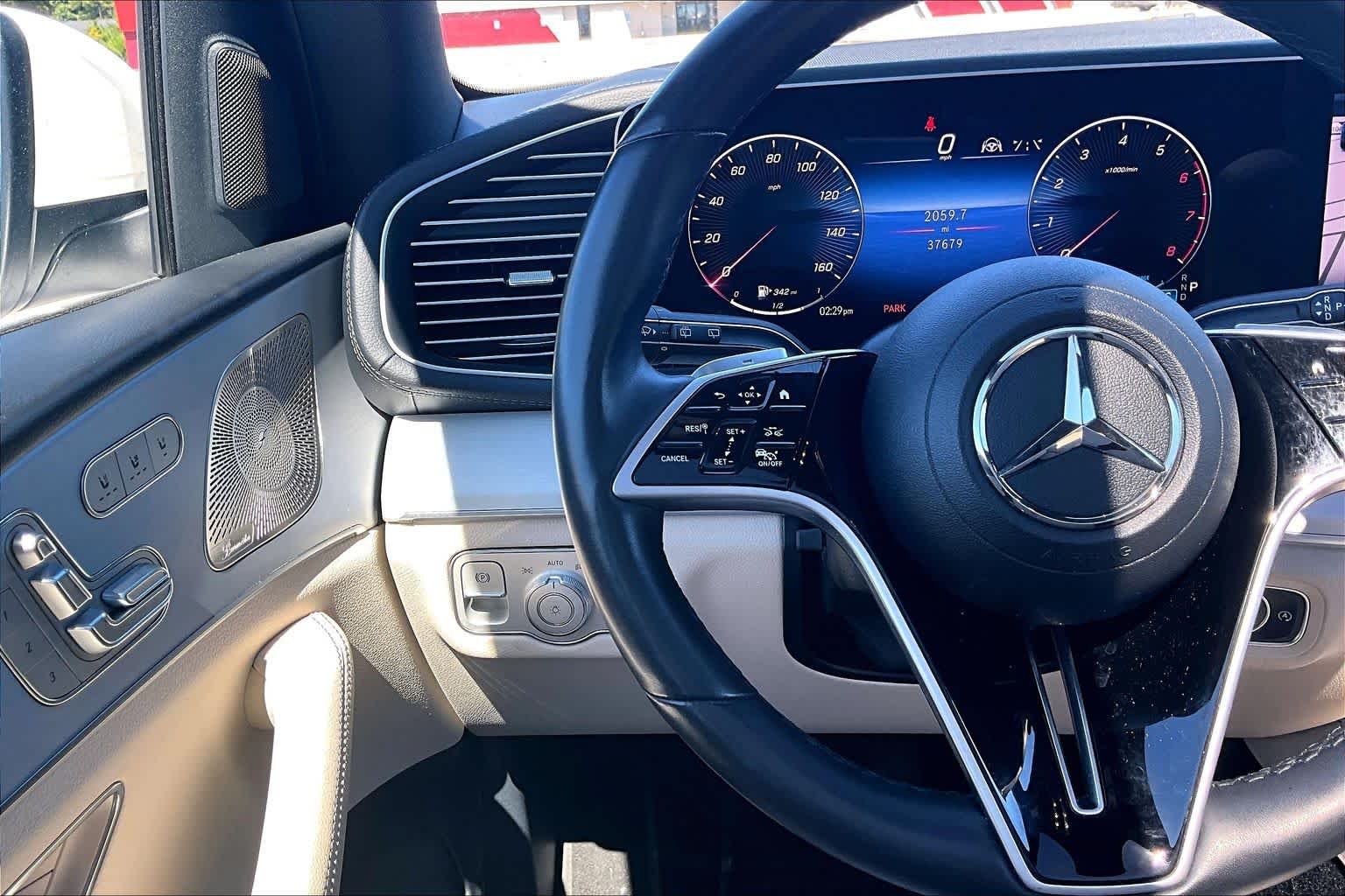 Used 2025 Polar White Mercedes-Benz GLS 450 image 24