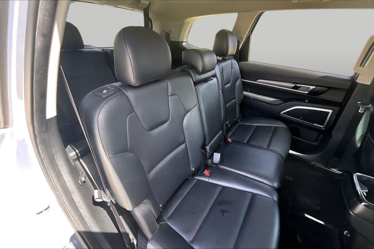 Used 2022 SILVER Kia LX image 19