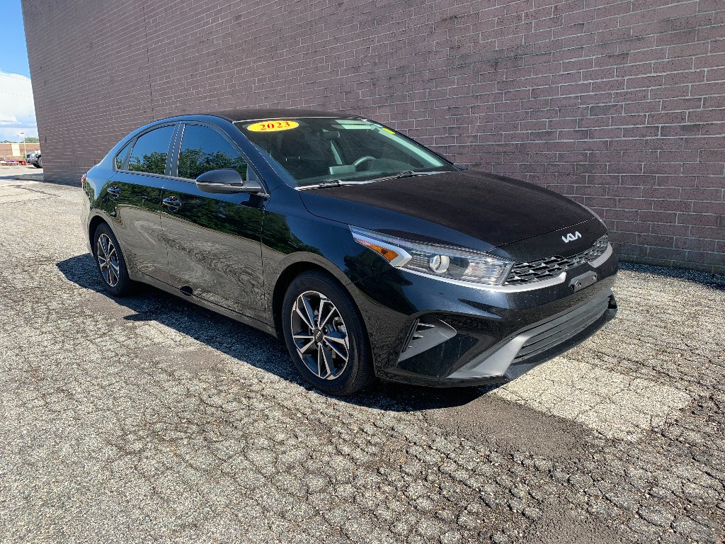 Used 2023 Aurora Black Kia LXS image 7