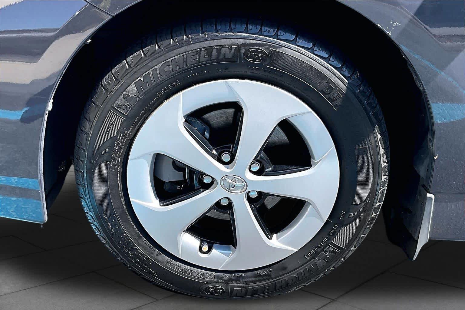 Used 2013 Winter Gray Metallic Toyota Two image 11