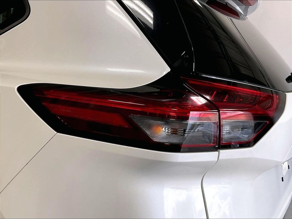 Used 2023 Pearl White Nissan SL image 34
