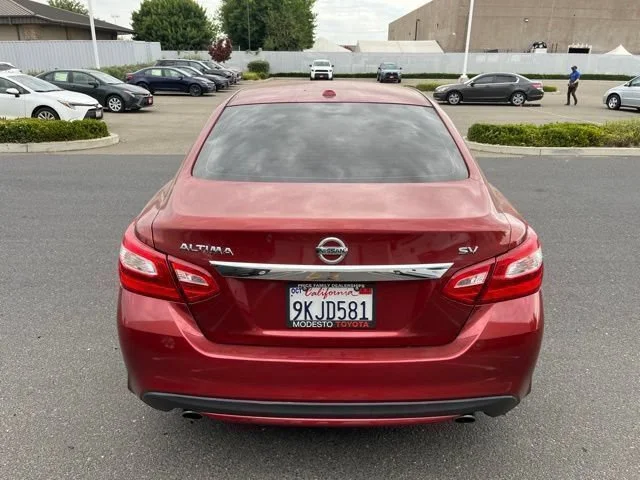 Used 2016 Cayenne Red Nissan 2.5 SV image 6