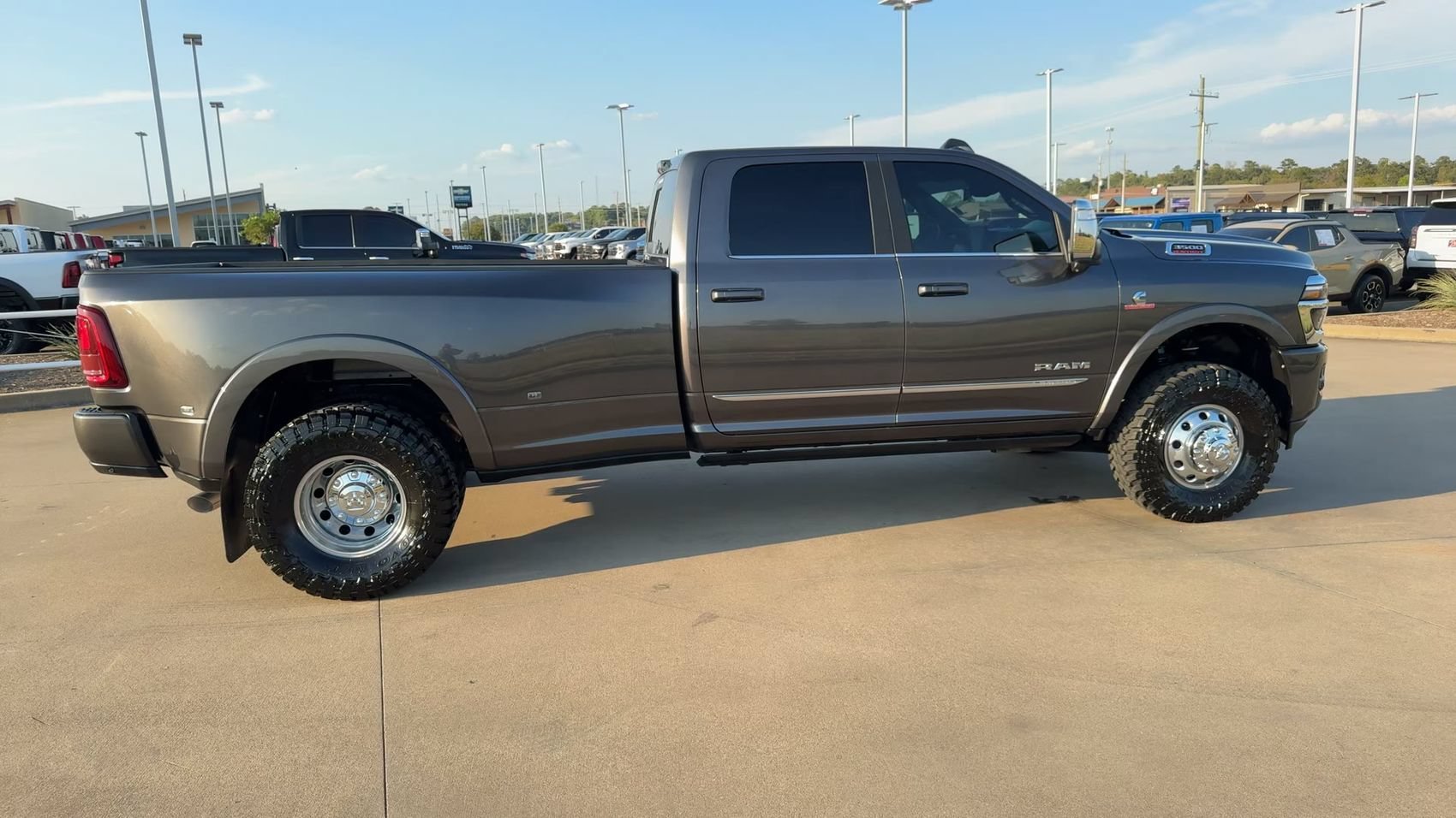 2025 RAM 3500 Limited - Photo 8