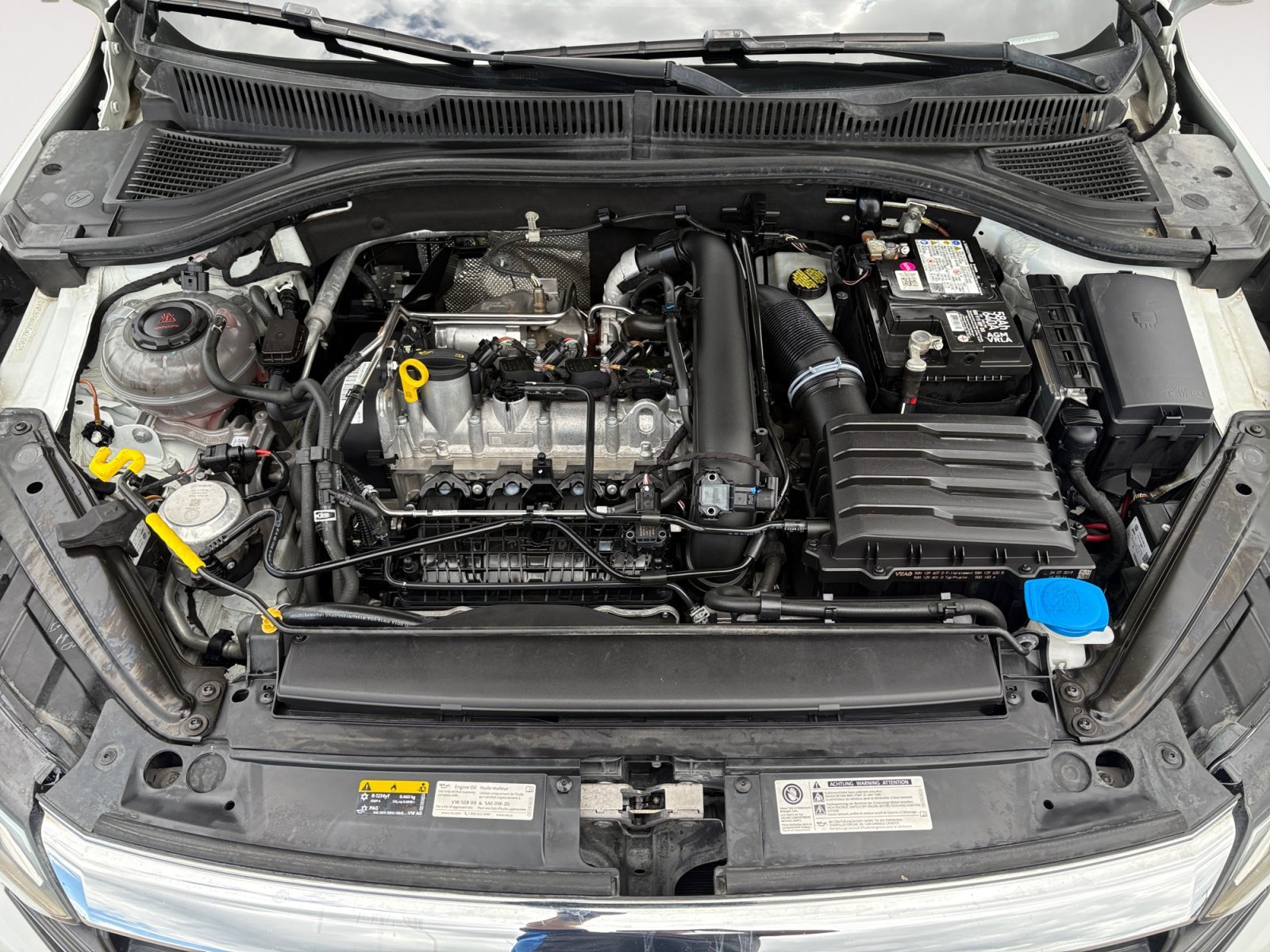 Used 2019 Pure White Volkswagen R-Line image 27