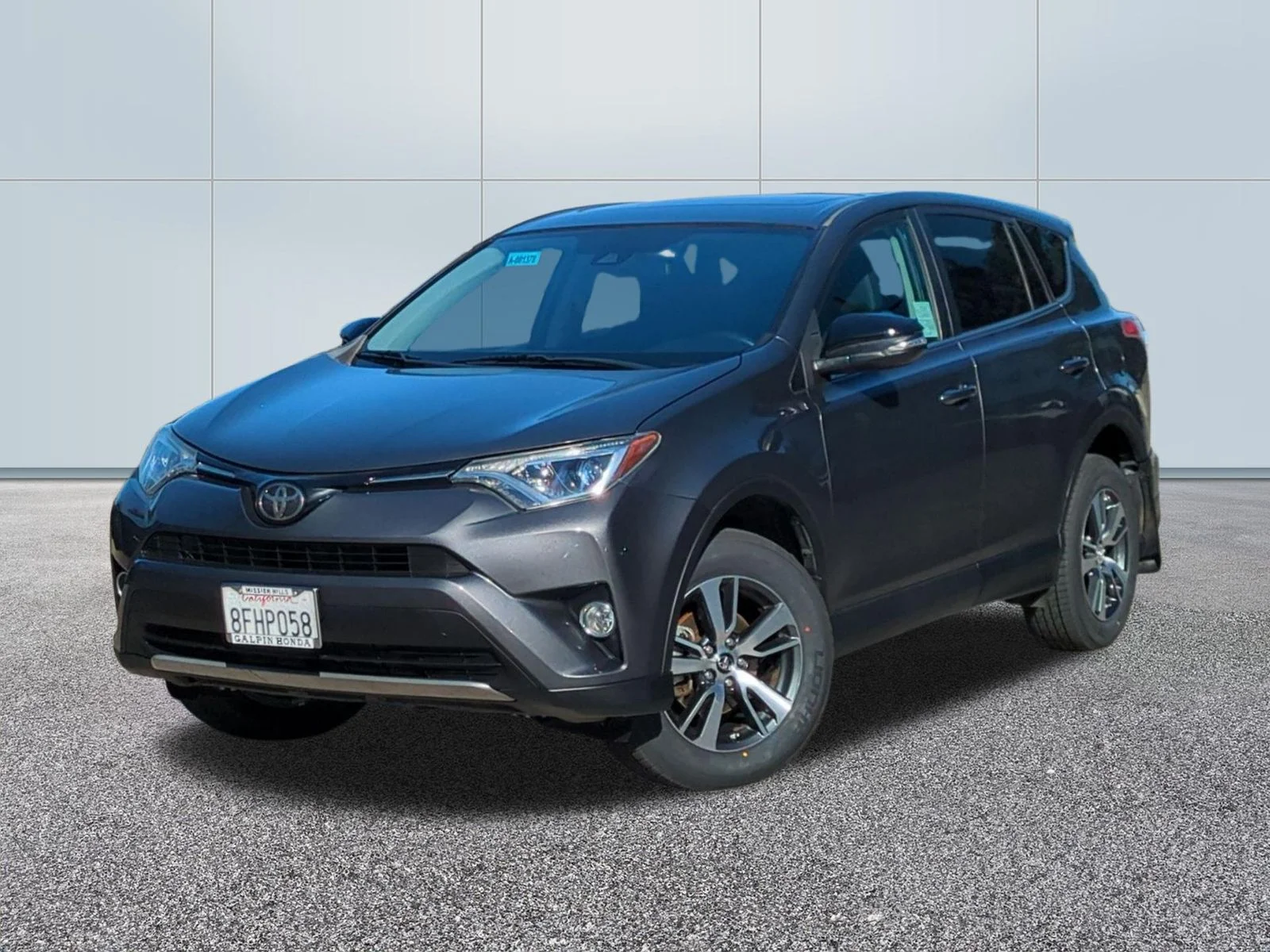 Used 2018 Gray Toyota XLE image 1