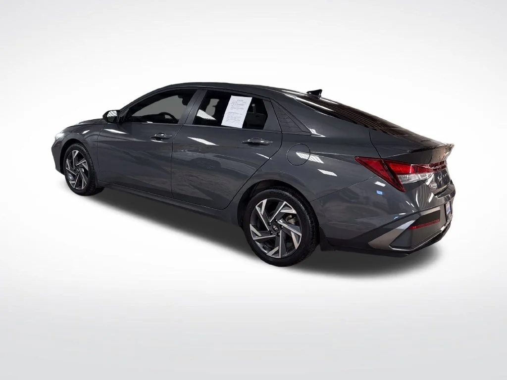 Used 2025 Gray Hyundai SEL Sport image 3