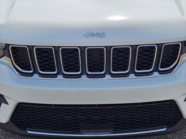 New 2026 Bright White Clear-Coat Exterior Paint Jeep Laredo image 3