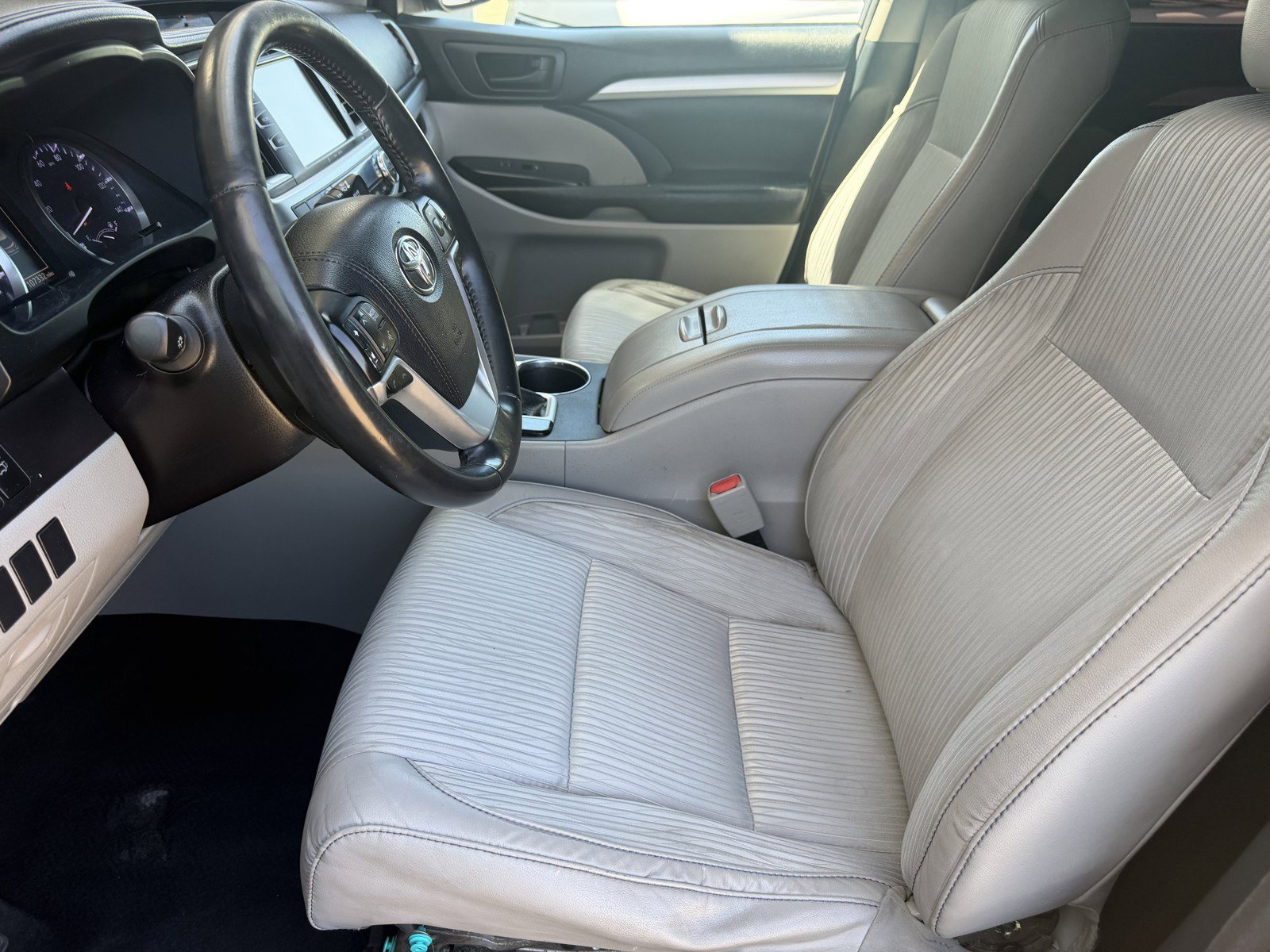 Used 2018 Predawn Gray Mica Toyota LE Plus image 24