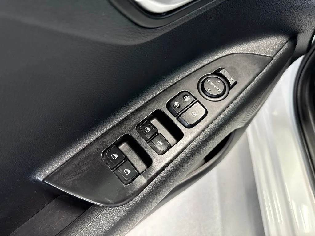 Used 2023 White Kia S image 12