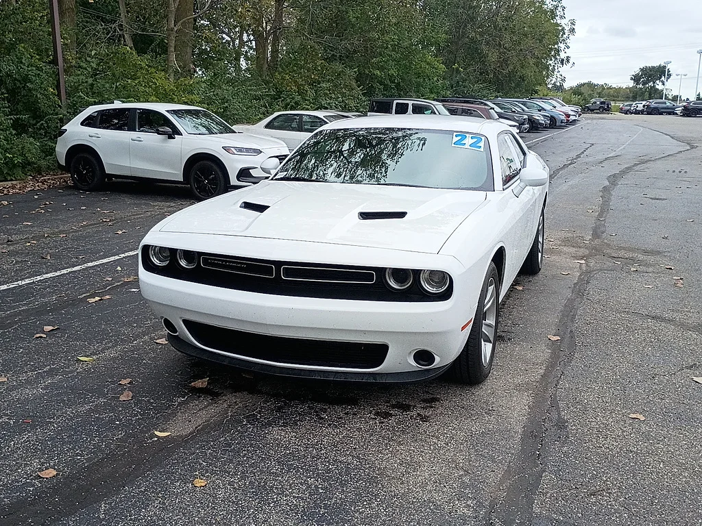 Used 2022 White Knuckle Clear Coat Dodge SXT image 7
