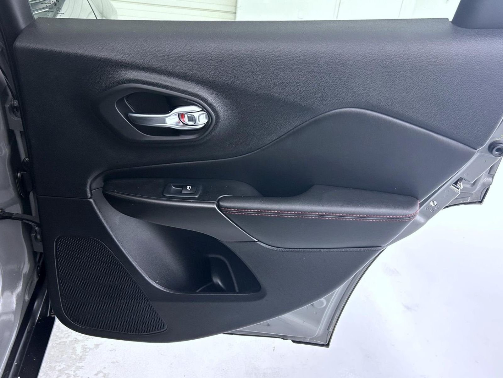 Used 2019 Gray Jeep Trailhawk image 17