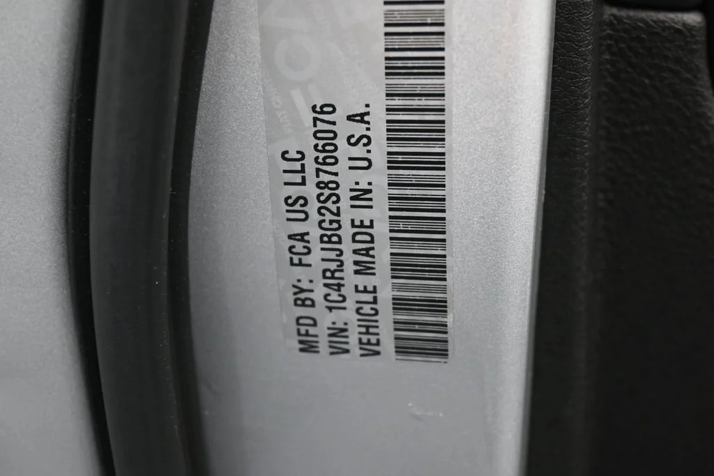 Used 2025 Silver Jeep Limited image 15